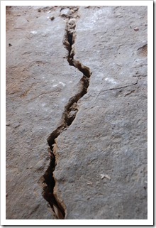 Pęknięty fundament pod Harbor House