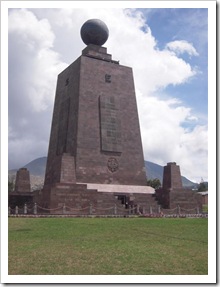 Monument równika w Mitad del Mundo