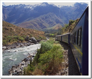 Jedzie pociąg z daleka