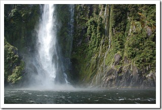 Wodospad w Milford Sound
