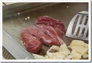 Stek z kangura jeszcze w wersji surowej