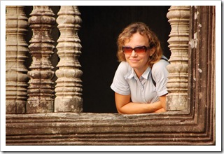 Panienka z okienka w Angkor Wat